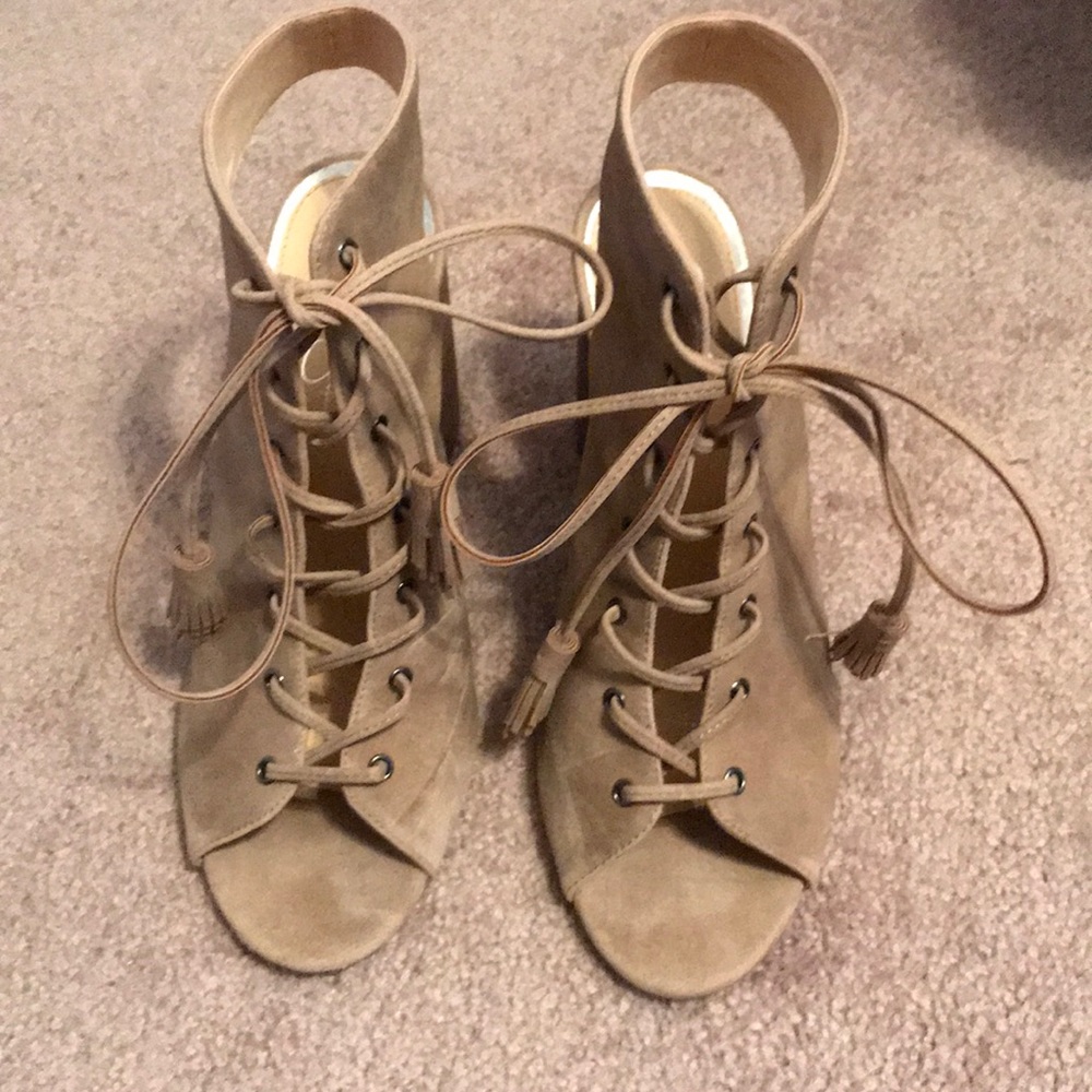 Jessica Simpson lace up booty
